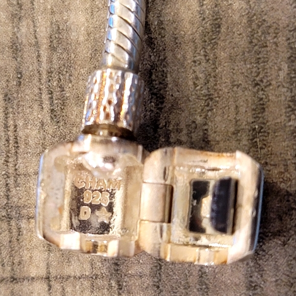 Chamilia Charm Bracelet. 925 Sterling Silver. Fits Pandora Type Charms 7.5 in - Picture 4 of 6